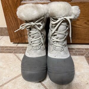 Columbia Cream and Gray Winter Boots